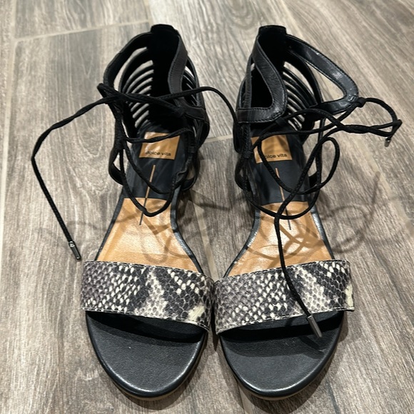 Dolce Vita black flat sandals size 8 - Picture 2 of 6